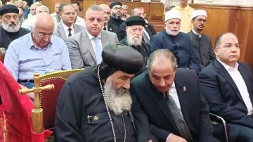 المحافظ ورموز بورسعيد يقدمون التعازي للمطران في وفاة القمص بطرس الجبلاوي