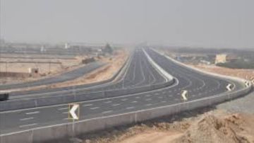 بعد تكرار حوادث الإقليمي.. أستاذ طرق يكشف مراحل تنفيذ الطرق علميا