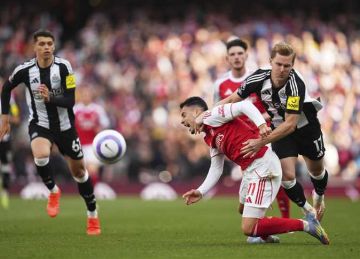 ثلاثي هجومي في تشكيل نيوكاسل يونايتد ضد أرسنال اليوم