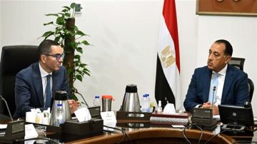 مدبولي يتابع مع وزير الاستثمار جهود تطوير منظومة الإفراج الجمركي