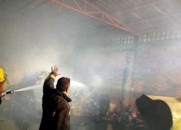 السيطرة على حريق مصنع كرتون دون وقوع إصابات أو خسائر في الأرواح بالخانكة