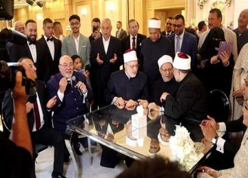 مبارك لابنتنا حسناء وابننا عبدالرحمن .. مختار جمعة يحتفل بعقد قران وزفاف ابنته مبارك لابنتنا حسناء وابننا عبدالرحمن .. مختار جمعة يحتفل بعقد قران وزفاف ابنته