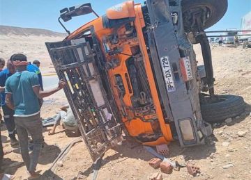 بالأسماء.. إصابة 7 عمال في انقلاب سيارة على طريق مطروح الدولي بالأسماء.. إصابة 7 عمال في انقلاب سيارة على طريق مطروح الدولي