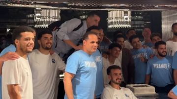 بيراميدز يحتفل بالفوز على قاسم باشا بحفل عشاء خاص في إسطنبول شاهد