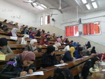 خواطر اجتماعية.. الدكتورة سعاد العزازي: قيمة الإنسان أصبحت مرهونة بالشهادة الجامعية خواطر اجتماعية.. الدكتورة سعاد العزازي: قيمة الإنسان أصبحت مرهونة بالشهادة الجامعية