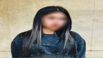 أخفت وجهها بطرحة.. وصول نور تفاحة راقصة الساحل الشمالي لمحكمة الطفل أخفت وجهها بطرحة.. وصول نور تفاحة راقصة الساحل الشمالي لمحكمة الطفل