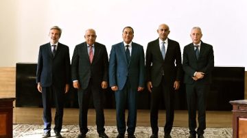 رئيس الوزراء يشهد توقيع بروتوكول لإنشاء وتطوير 5 مدارس تكنولوجيا تطبيقية في مجالات الكهرباء رئيس الوزراء يشهد توقيع بروتوكول لإنشاء وتطوير 5 مدارس تكنولوجيا تطبيقية في مجالات الكهرباء