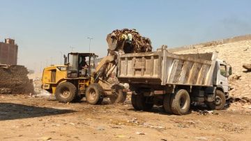 رفع 850 طن مخلفات من أنفاق الريس والمكرونة ببولاق الدكرور والعمرانية