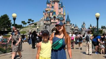 كارول سماحة تشارك لحظات مميزة مع ابنتها في ديزني لاند كارول سماحة تشارك لحظات مميزة مع ابنتها في ديزني لاند