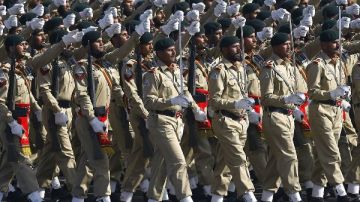 الجيش الباكستاني يعلن مقتل 30 مسلحا حاولوا العبور من أفغانستان الجيش الباكستاني يعلن مقتل 30 مسلحا حاولوا العبور من أفغانستان