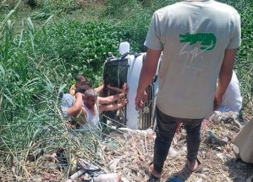 انتشال سيارة ميكروباص سقطت في رشاح شبرا هارس بالقليوبية انتشال سيارة ميكروباص سقطت في رشاح شبرا هارس بالقليوبية