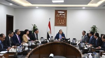 مدبولي يستعرض ملامح مشروع قانون المناطق المركزية للمال والأعمال