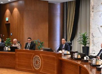 رئيس الوزراء: الانهيار الداخلي لن يحدث أبدا.. وهناك من يتفرغ لمهاجمة الدولة وتصدير الإحباط رئيس الوزراء: الانهيار الداخلي لن يحدث أبدا.. وهناك من يتفرغ لمهاجمة الدولة وتصدير الإحباط