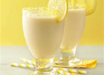  عصير الليمون بالحليب .. مشروب صيفي جديد ومنعش لا يقاوم