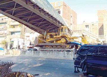 عودة الحركة المرورية بـ الطريق الزراعى بعد رفع كوبرى مشاة طوخ