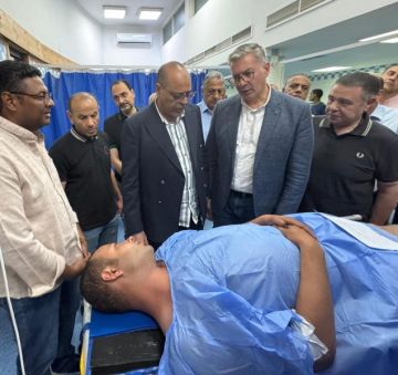 وزيرا البترول والعمل يطمئنان على الناجين من حادث بارج خليج السويس وزيرا البترول والعمل يطمئنان على الناجين من حادث بارج خليج السويس