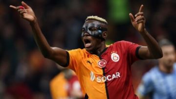 أوسيمين متمسك بجالطة سراي.. ونابولي يرفض شروط الدفع المؤجل ويعقد الصفقة أوسيمين متمسك بجالطة سراي.. ونابولي يرفض شروط الدفع المؤجل ويعقد الصفقة