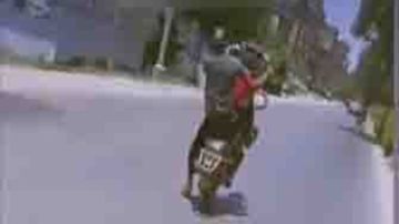 القبض على طالب قام بعمل حركات استعراضية بدراجته النارية بالبحيرة