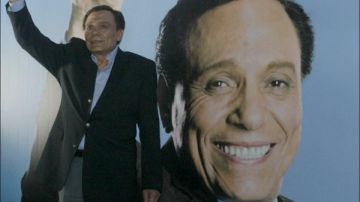 بعد سنوات من الغياب .. نجوم الفن يحتفون بظهور الزعيم عادل إمام في زفاف حفيده