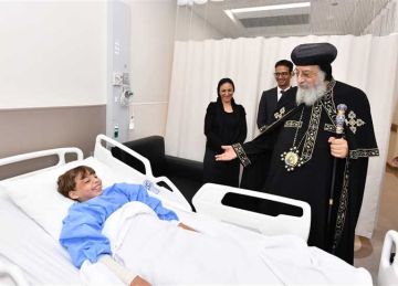 قدم تبرعا.. البابا تواضروس يزور مستشفى أهل مصر لعلاج الحروق