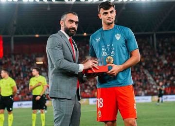 أتلتيكو مدريد يقترب من إعلان ضم نجم ألميريا