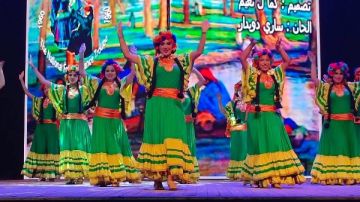 فرق الفنون الشعبية تواصل عروضها على مسرح محمد عبد الوهاب بالأسكندرية فرق الفنون الشعبية تواصل عروضها على مسرح محمد عبد الوهاب بالأسكندرية
