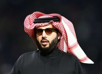 كرهًا في مدريد.. تركي آل الشيخ يفاجئ الخليفي برسالة من ملعب مباراة الريال وباريس (فيديو) كرهًا في مدريد.. تركي آل الشيخ يفاجئ الخليفي برسالة من ملعب مباراة الريال وباريس (فيديو)