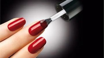 هل يجوز أداء الصلاة مع وجود طلاء الأظافر؟.. الإفتاء تجيب