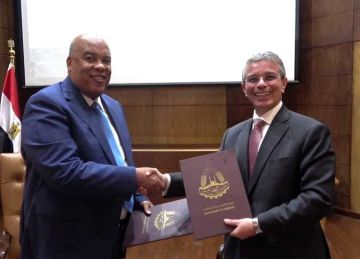 لخلق بيئة جاذبة للاستثمار.. توقيع بروتوكول تعاون بين غرفة القاهرة ومصلحة الجمارك (تفاصيل)