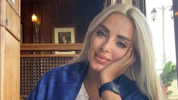 الفستان المنقوش.. مي حلمي بإطلالة صيفية تثير السوشيال ميديا