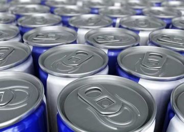 شائعة بين المراهقين وتسبب تلف في الكلى.. أخطر أضرار مشروبات الطاقة