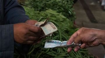 عاجل هل تتسبب تعديلات الضرائب الأخيرة في موجة ارتفاع للأسعار؟ عاجل هل تتسبب تعديلات الضرائب الأخيرة في موجة ارتفاع للأسعار؟