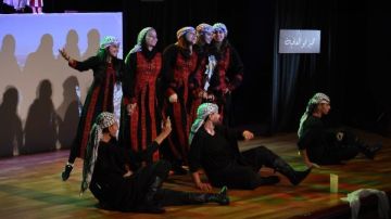 قنصل فلسطين يشاهد العرض الأردني يافا والباب الأزرق بمهرجان قسم المسرح الدولي قنصل فلسطين يشاهد العرض الأردني يافا والباب الأزرق بمهرجان قسم المسرح الدولي