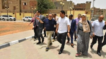 محافظ أسيوط يتابع تطوير مركز شباب منفلوط.. حمام سباحة جديد ومساحات واعدة للشباب