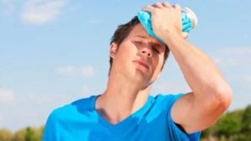 بعد ارتفاع درجات الحرارة.. روشتة تحميك من ضربة الشمس بعد ارتفاع درجات الحرارة.. روشتة تحميك من ضربة الشمس