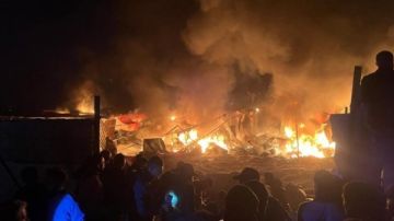 الاحتلال يحرق خيام النازحين الفلسطينيين بعد فرارهم تحت تهديد عدوان خان يونس