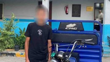 صدم رجل مرور .. القبض على سائق تروسيكل بالجيزة فيديو