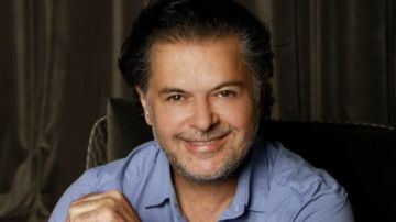 عمرو وهبة يسخر من أزمة أحمد فتوح ومنع راغب علامة من الغناء في مصر: العيلة دي حد أداها عين!