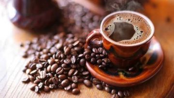 فنجان قهوة يوميا قد يطيل عمرك.. دراسة تكشف كيف يحارب الكافيين الشيخوخة والأمراض المزمنة