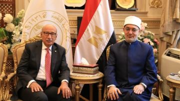 مفتي الجمهورية يهنئ رئيس محكمة النقض بتوليه المنصب رسميا مفتي الجمهورية يهنئ رئيس محكمة النقض بتوليه المنصب رسميا