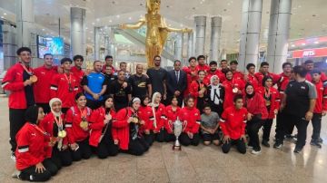 وفد من الشباب والرياضة يستقبل أبطال الجودو وألعاب القوى بعد إنجازاتهم القارية وفد من الشباب والرياضة يستقبل أبطال الجودو وألعاب القوى بعد إنجازاتهم القارية