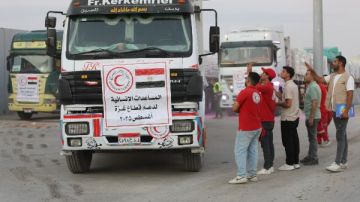 الهلال الأحمر المصري يدفع 185 شاحنة تحمل 3200 طن مساعدات إلى غزة