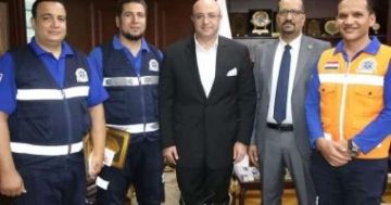 تكريم مسعف وسائق أعادا مبلغ 1.5 مليون جنيه كان بحوزة مصابة تكريم مسعف وسائق أعادا مبلغ 1.5 مليون جنيه كان بحوزة مصابة