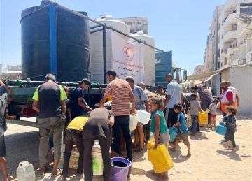 توزيع مليون لتر مياه على مراكز الإيواء وتجمعات النازحين بغزة توزيع مليون لتر مياه على مراكز الإيواء وتجمعات النازحين بغزة