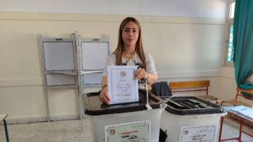 رئيس حزب مصر أكتوبر تدلي بصوتها في انتخابات الشيوخ 2025