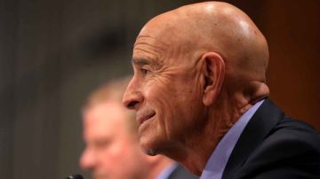 زيارة باراك الرابعة إلى بيروت.. واشنطن تدفع لتثبيت وقف إطلاق النار وسط انقسام لبناني