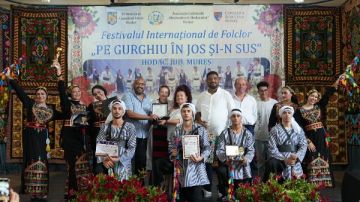 عمدة هوداك برومانيا يكرم طلاب جامعة سيناء الفائزين بمهرجان الفلكلور الدولي