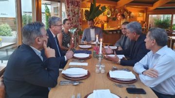 وزير السياحة والآثار يلتقي بعمدة سراييفو في ختام زيارته الرسمية للبوسنة والهرسك