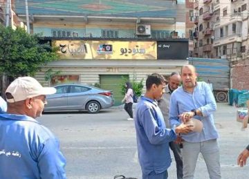 تزامنا مع ارتفاع درجات الحرارة.. محافظة الشرقية يوجه بتوفير مياه باردة لعمال النظافة