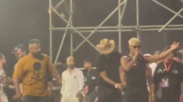 والد ضحية حفل محمد رمضان يكشف تفاصيل زيارة الفنان للمستشفى.. وينفي قبول التعويض والد ضحية حفل محمد رمضان يكشف تفاصيل زيارة الفنان للمستشفى.. وينفي قبول التعويض